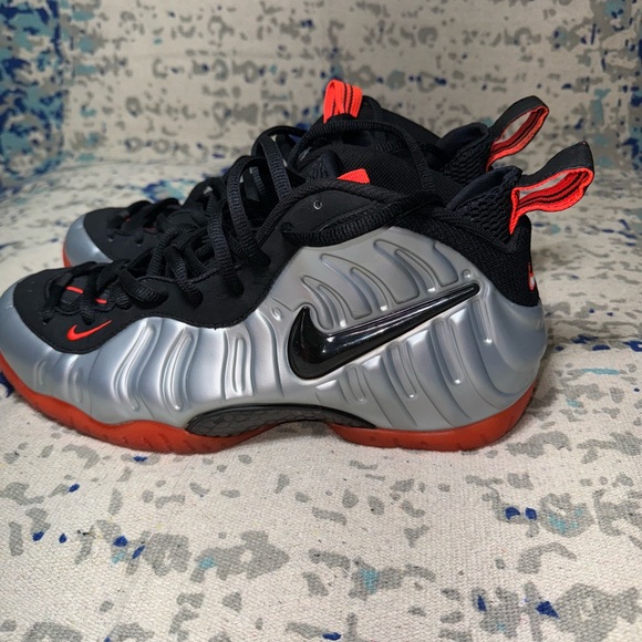 Crimson foamposite pro size 10 - Picture 2 of 7
